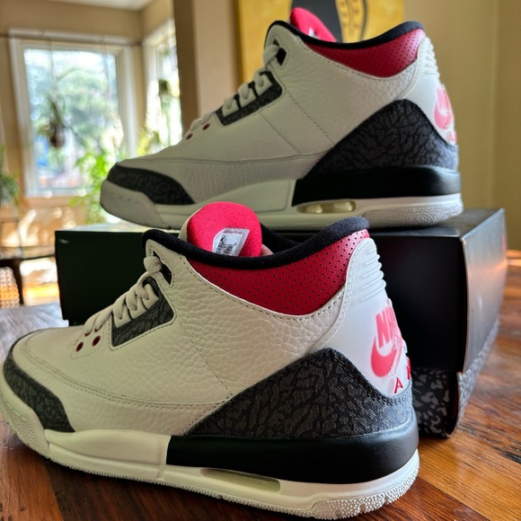 Air Jordan 3 Retro Denim SE 'Fire Red' CZ6634-100. Size 6 youth - 7 women’s - Picture 3 of 9